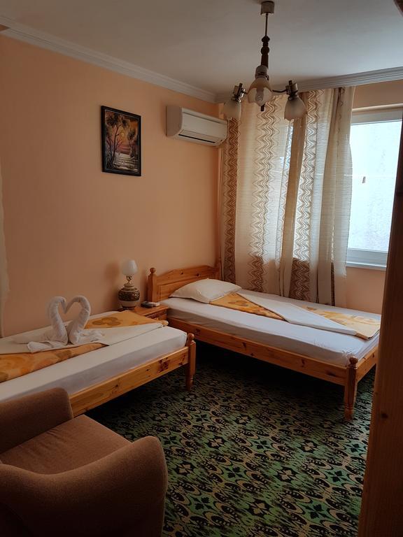 Guest Rooms Denitsa Obzor Exterior photo