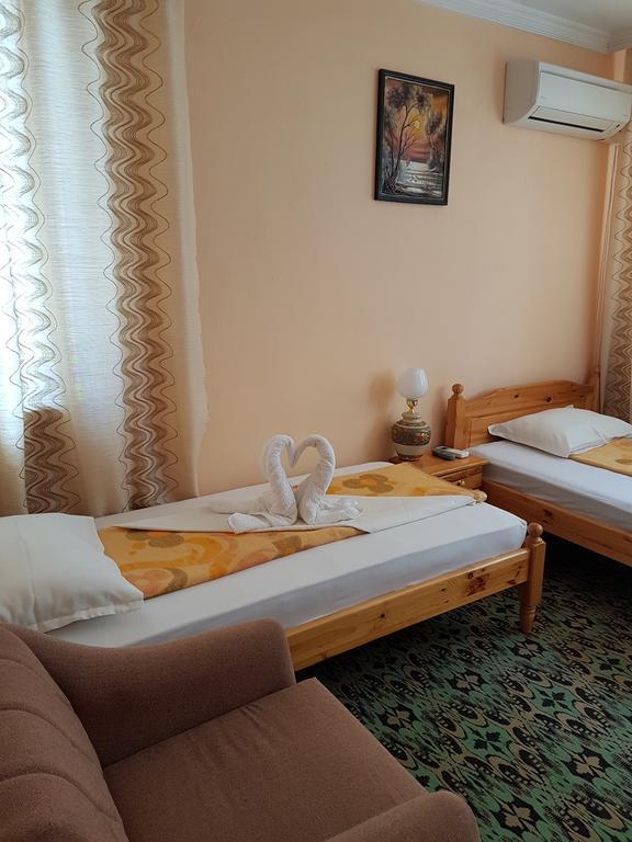 Guest Rooms Denitsa Obzor Exterior photo